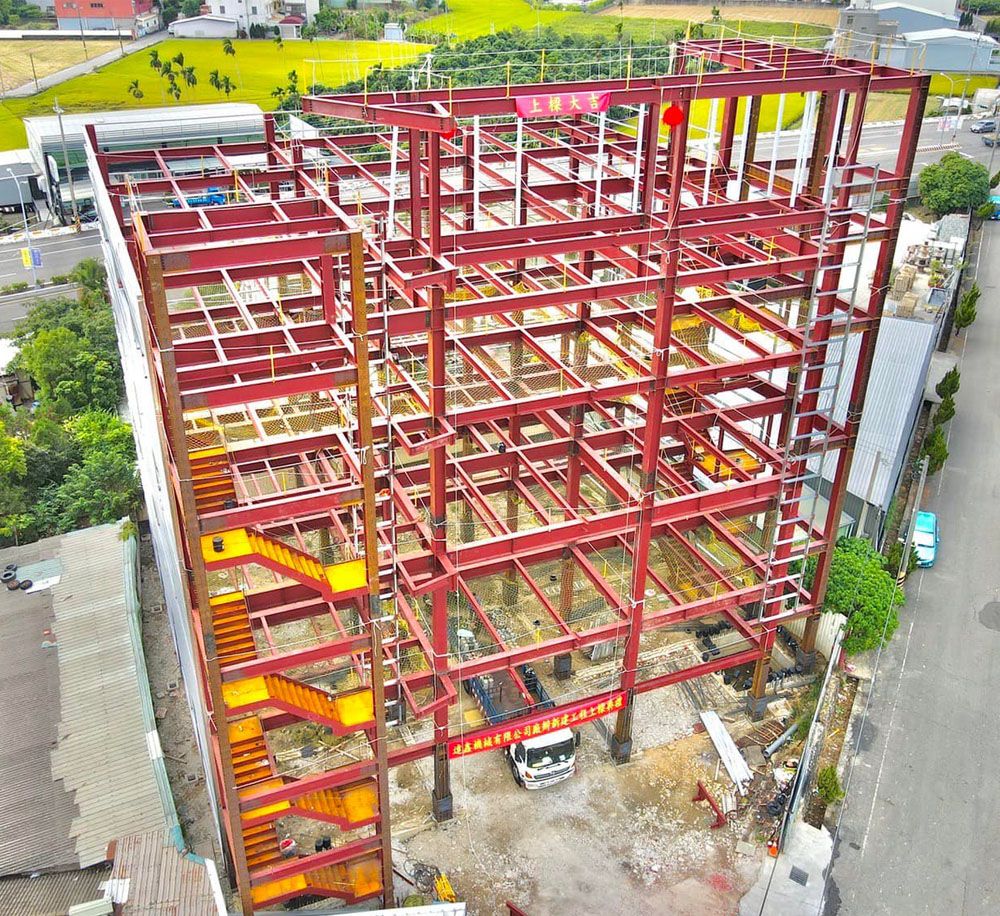 ¡Felicitaciones por la conexión exitosa de la última viga principal de la nueva fábrica de DASIN Machinery el 18 de noviembre de 2021!